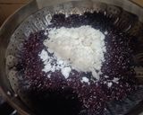 Foto langkah ke 4 dari resep Bola Ketan Hitam Kukus.