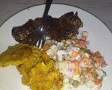 Foto del paso 9 de la receta: Carne de res al vino tinto, acompañado de patacones y ensalada