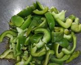 शिमला मिर्च प्याज की सब्जी रेसिपी चरण 2 फोटो
