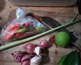 Foto langkah ke 2 dari resep Ikan Pindang Sambal Matah.