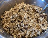 Une image de l'étape 2 de Bouchée de barres tendres aux raisins et dattes.