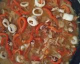 Foto del paso 4 de la receta: Empanada de chipirones y mejillones