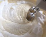Foto langkah ke 6 dari resep Banana Chiffon Cake 🍌.