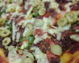 صورة لخطوة 3 من وصفة بيتزا مفروم وصوص الآرابياتا 🍕