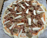 Foto del paso 4 de la receta: Pizza hojaldre de sobras de los tomates rellenos