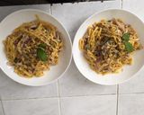 Foto del paso 5 de la receta: Cintas con salsa de cebollas coloradas, hongos y crema