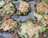 Foto del paso 4 de la receta: 🥦 Snack de brócoli con parmesano y salsa de alubias para dipear 🥣
