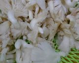 Hình bước làm 1 của món Nấm bào ngư xào sả ớt chay