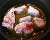 Foto del paso 2 de la receta Rabo de ternera estofado con pimientos rellenos y cebollitas caramelizadas