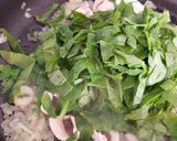 Foto del paso 1 de la receta Arroz integral salteado con espinacas, champiñones