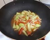 家常菜料理-香煎鴻喜菇絲瓜番茄的食譜步驟5照片