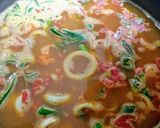Foto del paso 5 de la receta: Caldito de mariscos arroz de coco, crocante de plátano y aguacate
