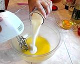 Foto del paso 6 de la receta: Pastel Volteado De Piña - Pineapple Upside Down Cake