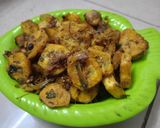 A picture of step 3 of Kacche kele ki sabzi.