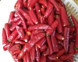 A picture of step 1 of Ripened red chillies chutney.