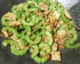 Foto langkah ke 2 dari resep Pare masak Santan.