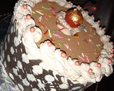 A picture of step 9 of Polka Dot Chocolate Icing cake.
