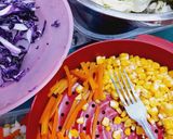 Foto langkah ke 4 dari resep Salad Sayur bekal praktis.