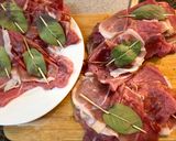Saltimbocca alla romana – borjúszelet zsályával, pármai sonkával recept fázis 1 fotója