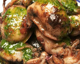 Foto del paso 16 de la receta: Choquitos a la plancha en su tinta, con aceite de ajo y perejil