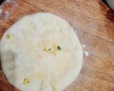 A picture of step 3 of Aloo paratha.