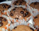 Foto langkah ke 5 dari resep Chocolate Choco Chips Muffins.