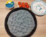 Foto del passaggio 4 della ricetta Focaccia tricolore 🌿⚪🍅