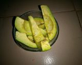 A picture of step 4 of Avocado's salad.