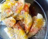 A picture of step 2 of Baked potatoes with chilli flakes and mustard sauce.