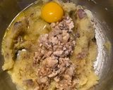 Foto langkah ke 3 dari resep Perkedel kentang ayam.