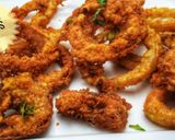 A picture of step 3 of Crispy onion rings.