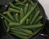 A picture of step 1 of Bhindi.