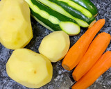 Foto del paso 1 de la receta: Crema de calabacín, patata y zanahoria