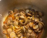 Foto del paso 2 de la receta: Lubina a la marinera