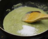 A picture of step 3 of Greenchillie ka halwa.