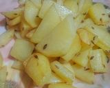 A picture of step 5 of Aloo bhindi.