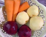 A picture of step 2 of Nutritious Beetroot, Potato, Carrot, and Lotus Seed Soup.