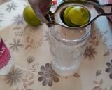 A picture of step 1 of Citrus Kewda Detox Water.