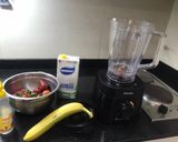 Foto del paso 1 de la receta: Liquado de frutilla, banana y leche light