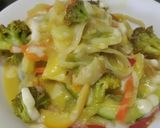 Foto del paso 10 de la receta: Plato de vegetales salteados cremosos con pasta🥦🌶️🧅🥕🍝