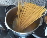 Foto del paso 1 de la receta: Espaguetis con salsa casera picante