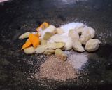 Foto langkah ke 1 dari resep Ayam goreng lengkuas khas masakan padang.