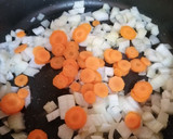 Foto del paso 1 de la receta: Guiso de butifarra al vino con judías y patata