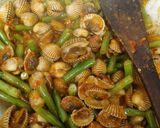 Foto langkah ke 6 dari resep Kerang Dara Saus Padang.