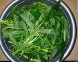 Foto langkah ke 1 dari resep Oseng Kangkung.