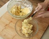 Foto langkah ke 3 dari resep Kue Semprit Devina Hermawan.