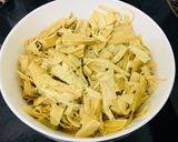 Hình bước làm 2 của món Bún măng kho Sườn