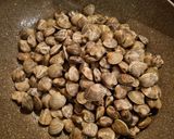 Foto del passaggio 2 della ricetta Vongole lupino e cavolini
