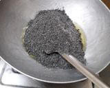 કાળા તલની લાડુડી (Black Til Ladu Recipe In Gujarati) રેસીપી સ્ટેપ2ફોટો