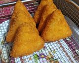 Foto langkah ke 8 dari resep Risoles Segitiga.